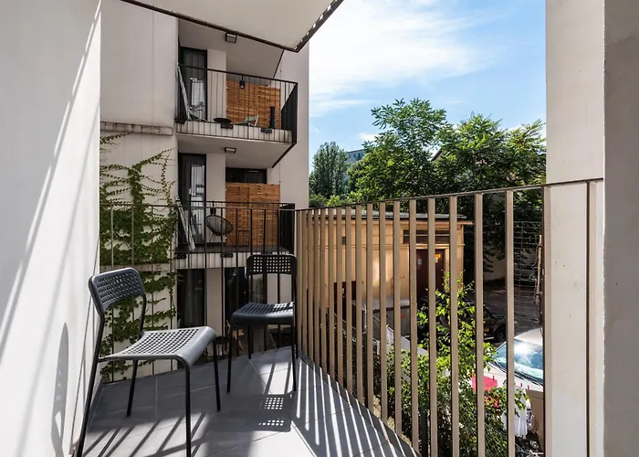 Blossom - Old Town Residence - By Upstairs